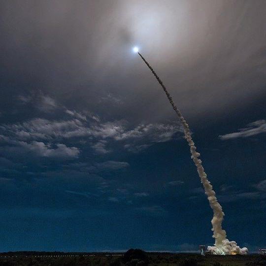 搭载空间通信技术的卫星火箭发射升空